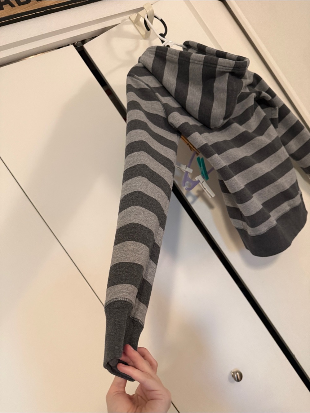 Brandy Melville John Galt ‘regular fit’ Striped hoodie - Picture 7 of 9